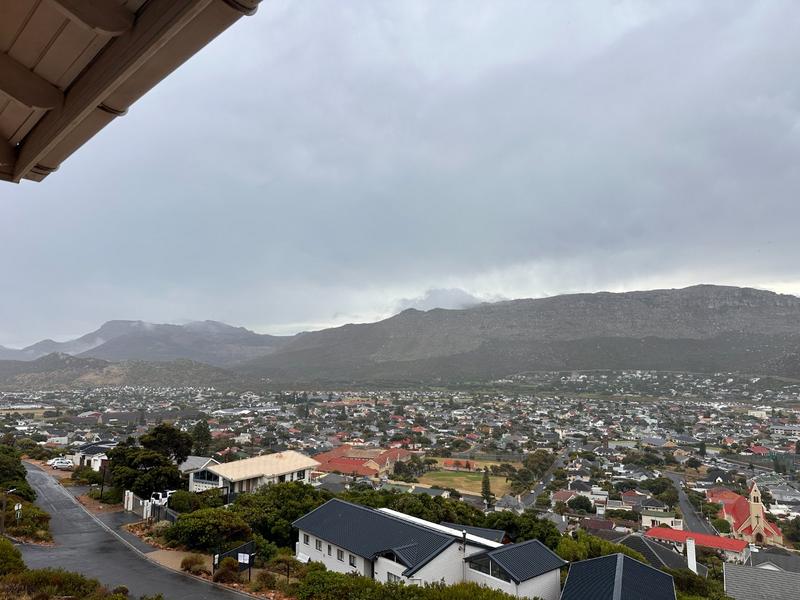 To Let 4 Bedroom Property for Rent in Fish Hoek Western Cape